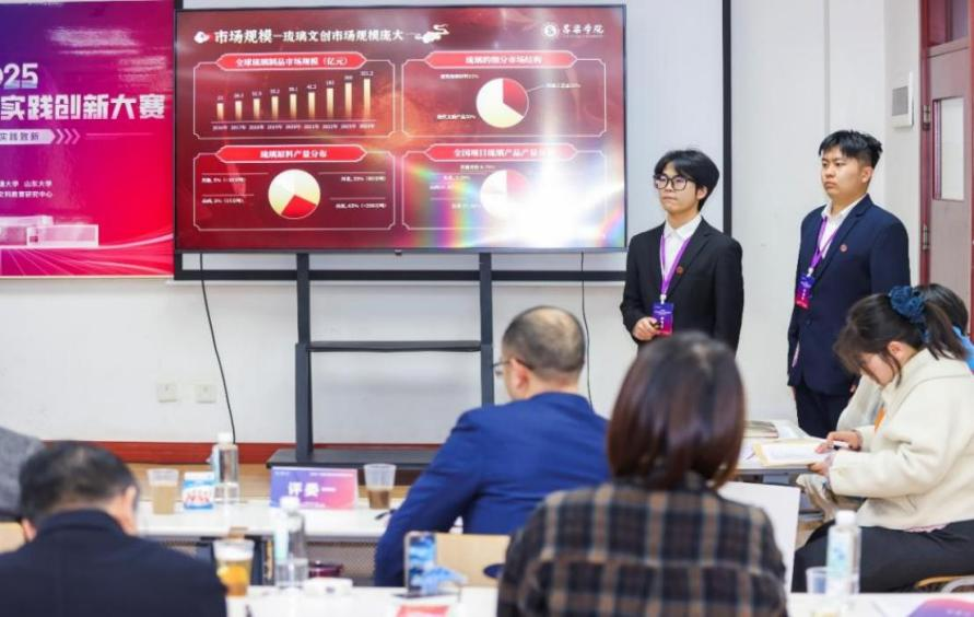 璃界智創團隊 以數字內容創作為筆，繪就新文科實踐創新銀獎篇章